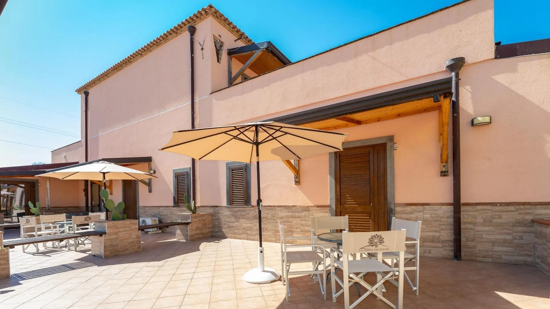 פיומפרדו די סיציליה La Terra Dei Sogni Country Hotel 3*, פיומפרדו די סיציליה